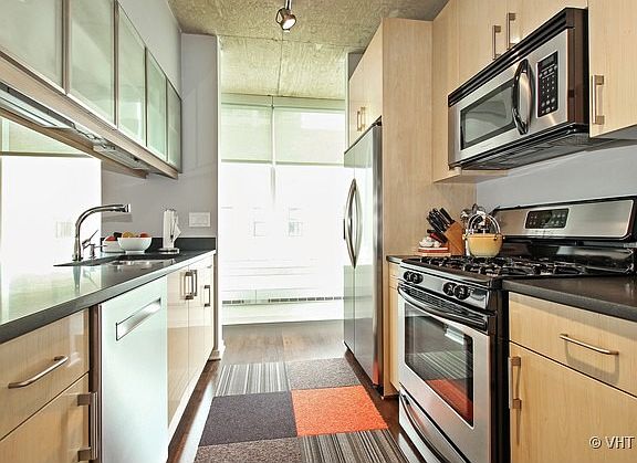 3rd image of 611 S Wells St #807