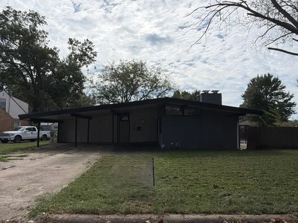300 Truman Ave, Clinton, MO 64735