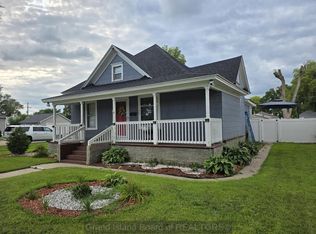 1322 W 5th St, Grand Island, NE 68801