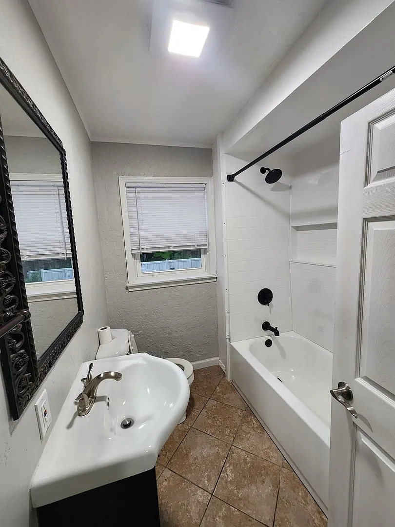 511 South Locust Street — Photo 2