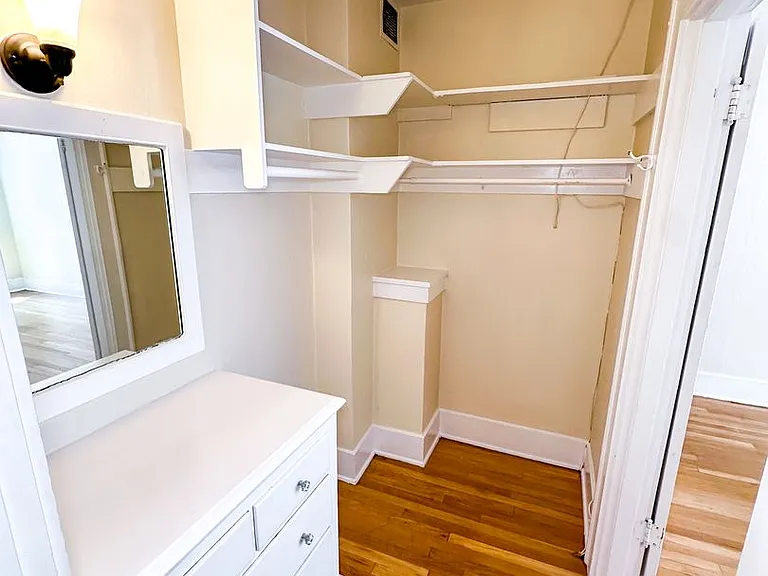 Belmont Apartments — Photo 11