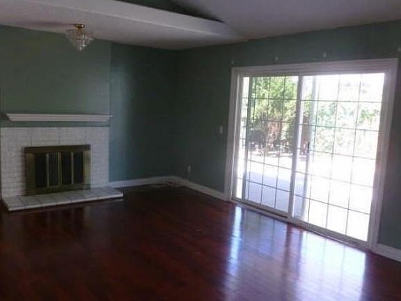 4th image of 375 E Francis St