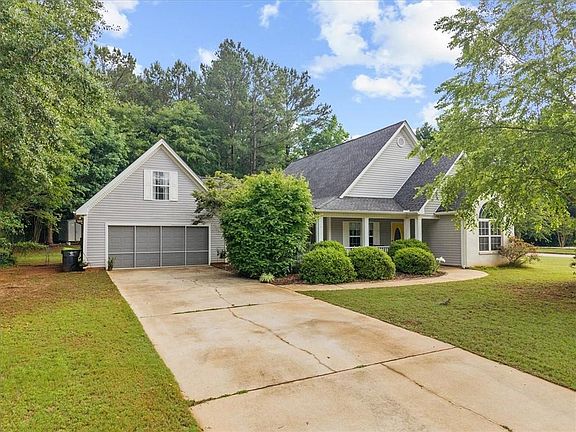 3rd image of 300 Cobb Ct