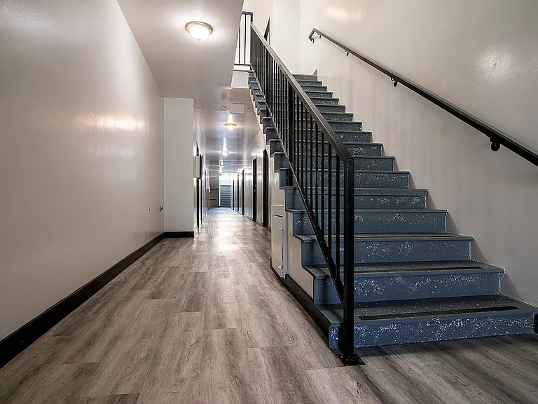 Michigan Avenue Apartments — Photo 7