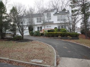 22 Croydon Ave, Ronkonkoma, NY 11779