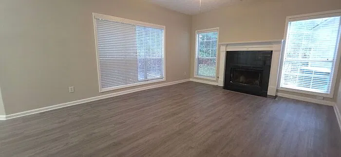 4 bed, 2.5 bath, 2265 sqft, $2,500 — Photo 3