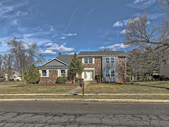 2nd image of 215 Hadleigh Dr