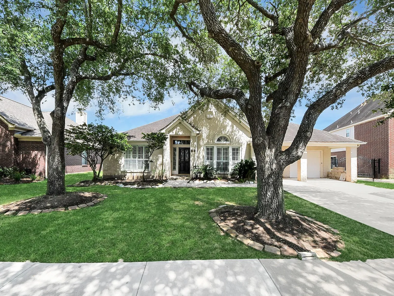 5 bed, 3.0 bath, 2955 sqft, $3,500 — Photo 3