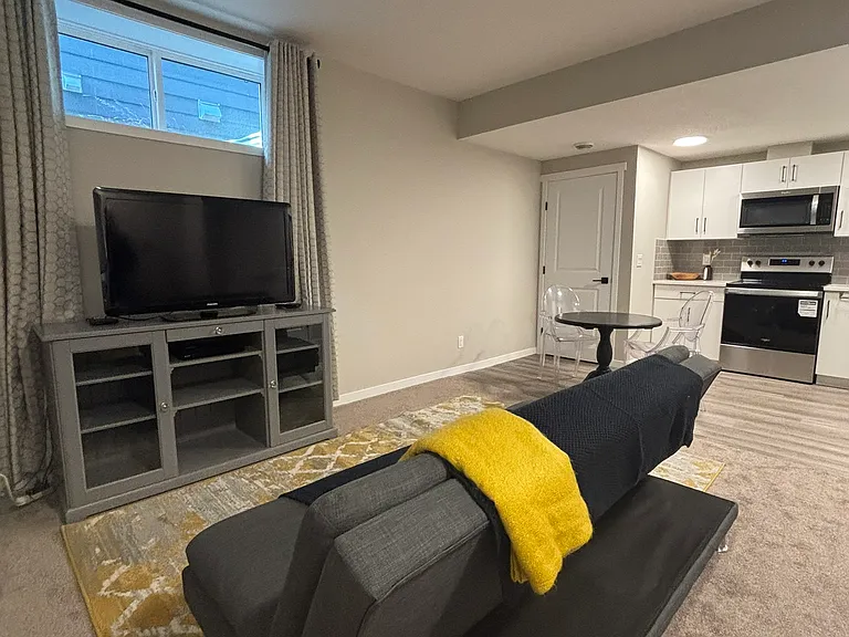 209 Magnolia Mnr SE #B — Photo 6