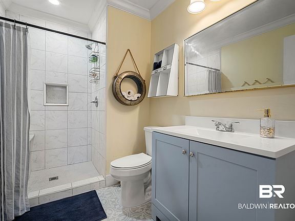 5th image of 3053 Calais St