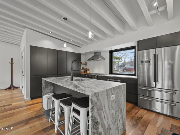 87 Maple St, Williamstown, MA 01267