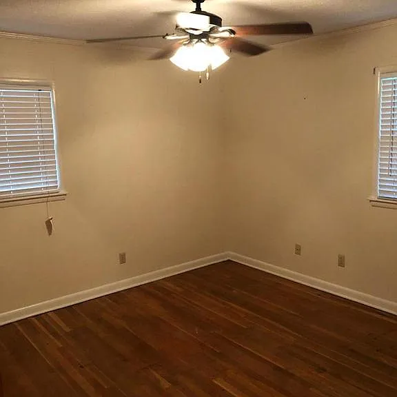 915 Eisenhower Dr — Photo 9