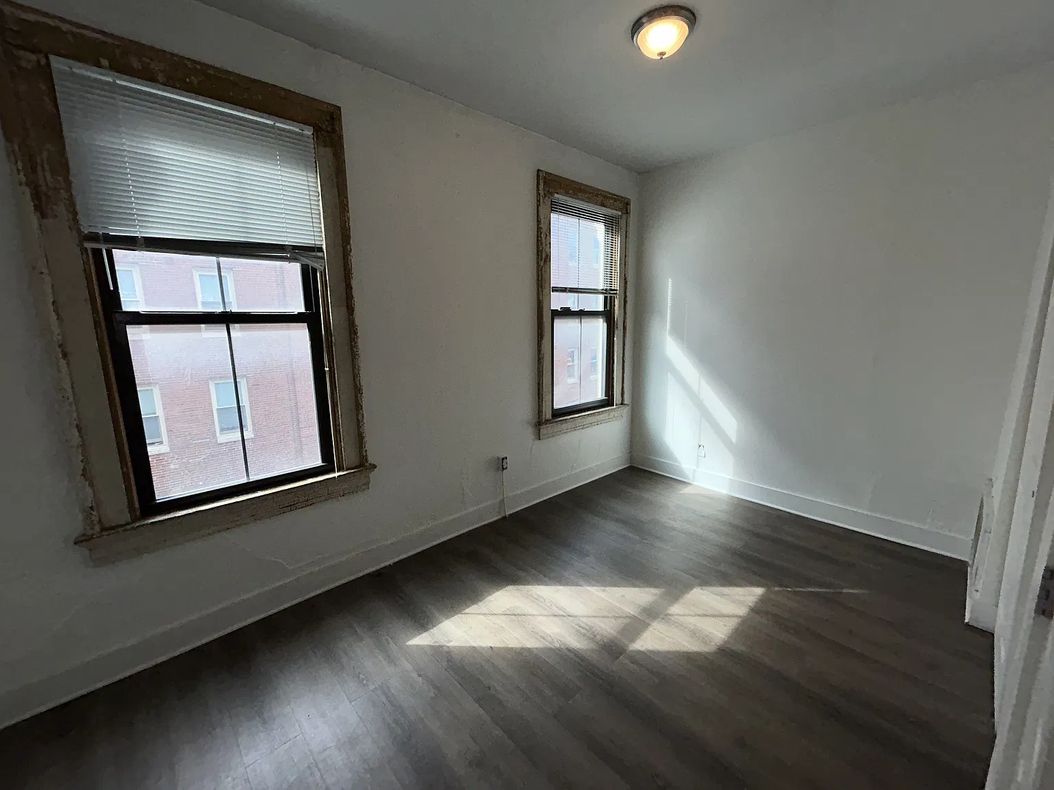 1 bed, 400 sqft, $1,050 — Photo 3