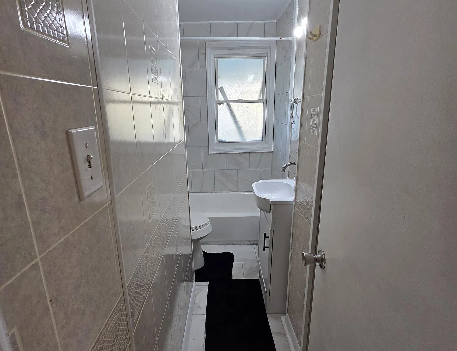 3 bed, 1000 sqft, $1,299 — Photo 2