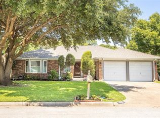 1915 Dartmouth Ct, Arlington, TX 76015