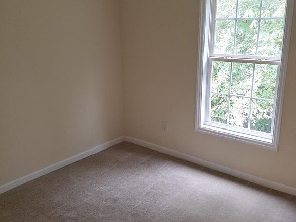 5th image of 32 Randolph Dr