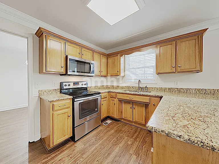 1305 Bantry Dr — Photo 3