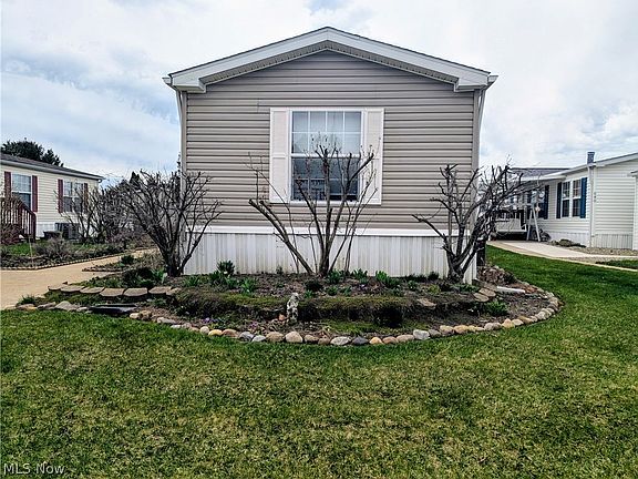 2nd image of 592 Sandtrap Cir