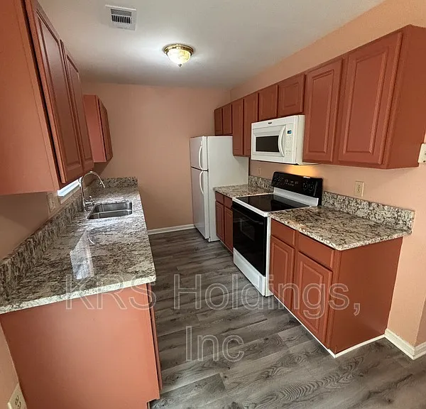 1235 Thomas Jefferson Pl — Photo 9