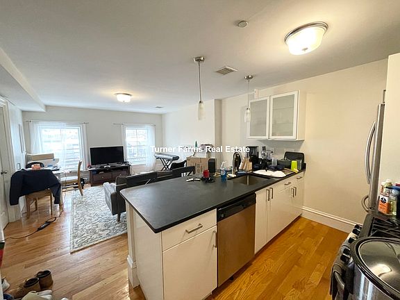 3rd image of 658 Massachusetts Ave APT 5A
