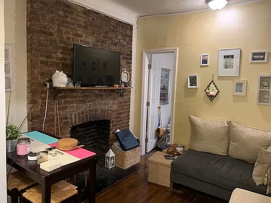 Rented by Salon Realty Corp | media 25