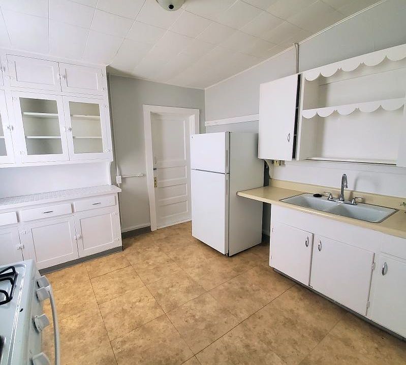 1st image of 1105 E 5th St #5