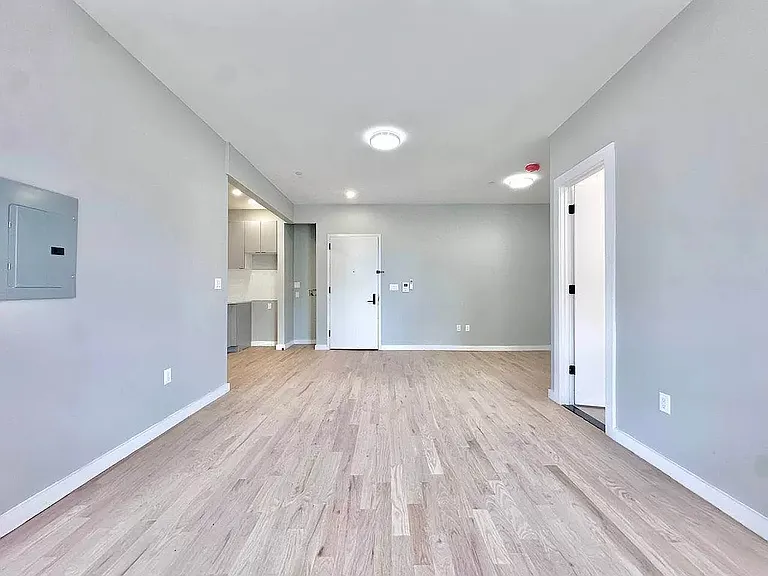 2819 Clarendon Rd #3A — Photo 2