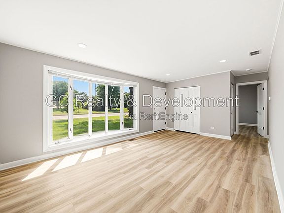 2nd image of 2804 School Dr
