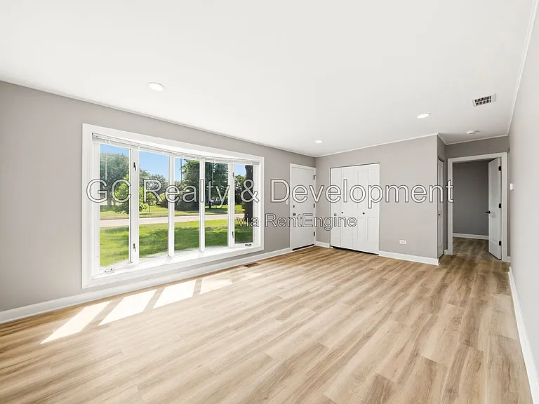 2804 School Dr — Photo 2