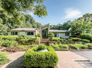 5 Drumline Ln, Oyster Bay, NY 11771