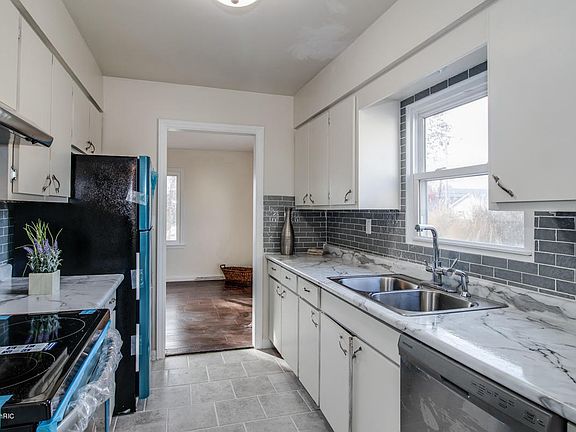 5th image of 582 Lakeview Ave