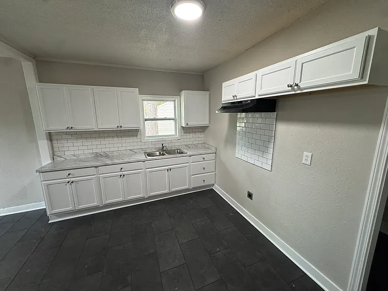 2760 Lola Ave — Photo 9
