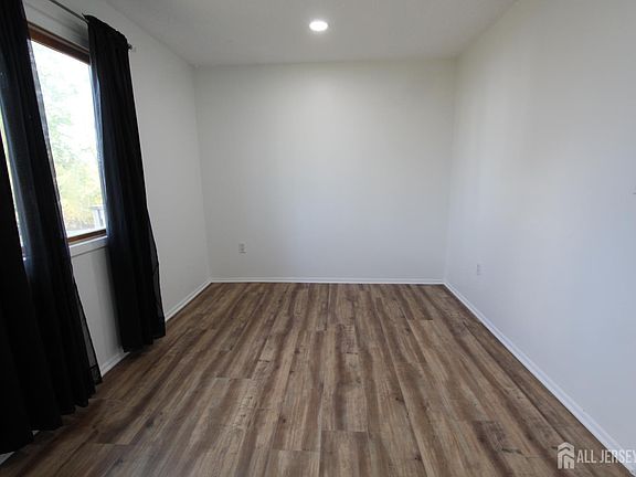 4th image of 912 Aspen Dr