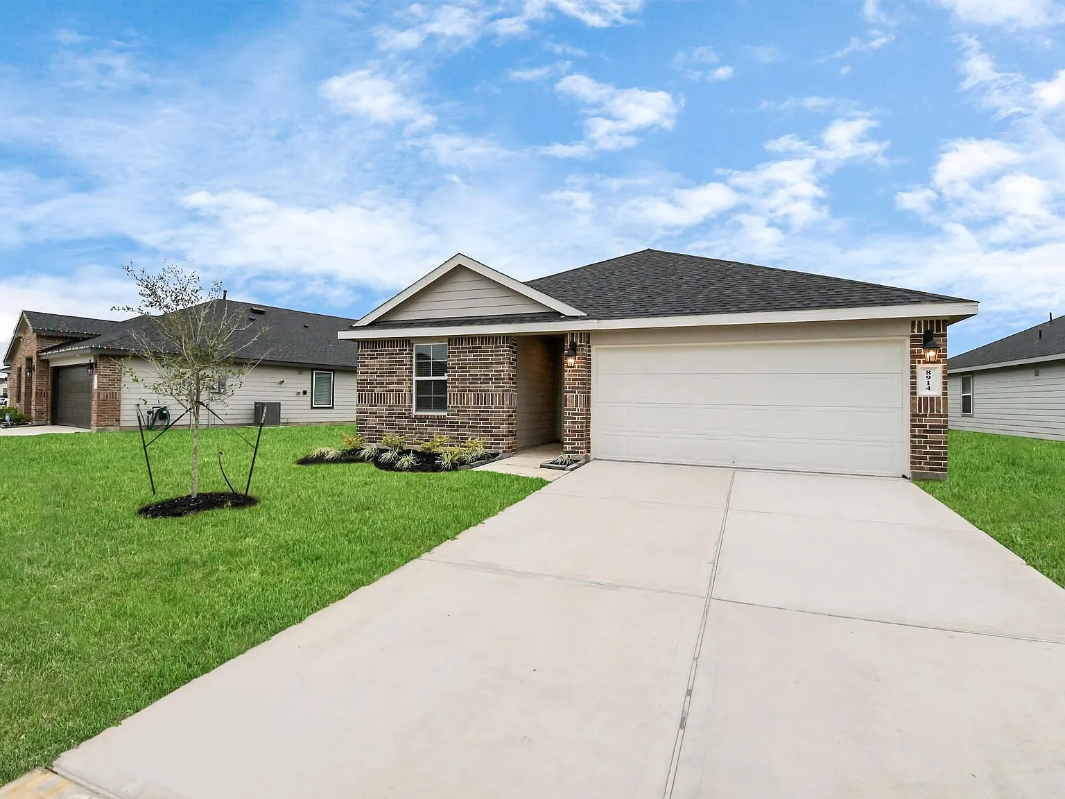 4 bed, 2.5 bath, 1859 sqft, $2,300 — Photo 3