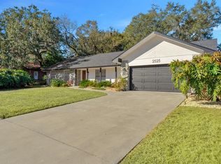 2525 Laurelwood Ln, Valrico, FL 33596