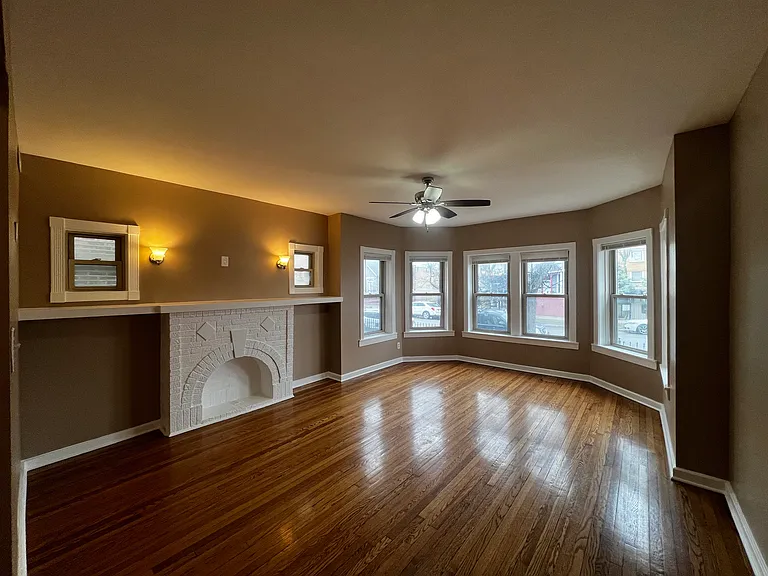 735 N Hamlin Ave #1 — Photo 2