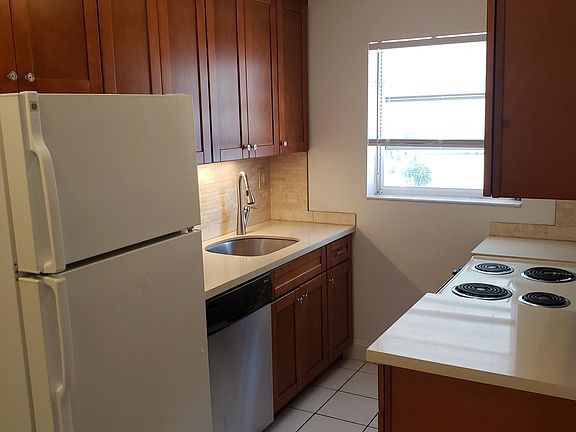3rd image of 219 NE 6th St