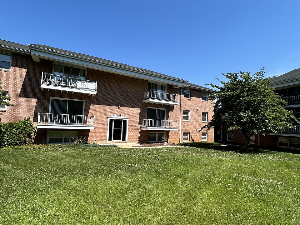 1st image of 103 N Edgewood Dr #10