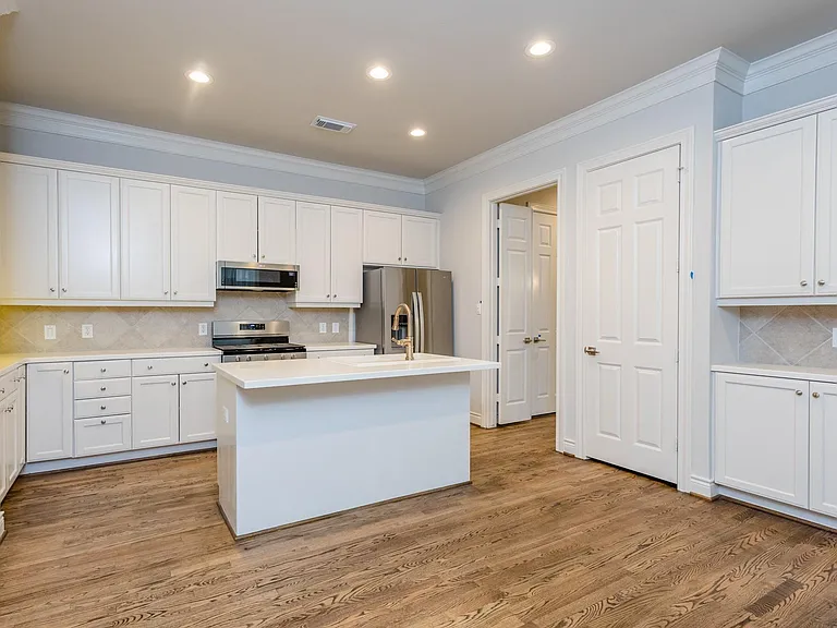 2504 Park St #B — Photo 15
