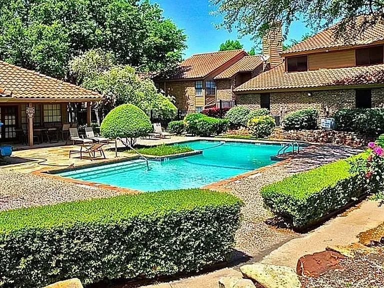 333 Melrose Dr — Photo 6