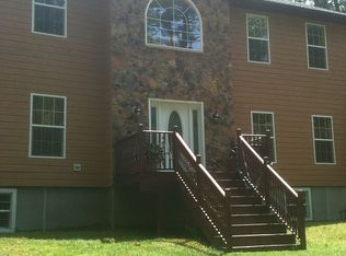 107 Meath Ln, Dingmans Ferry, PA 18328
