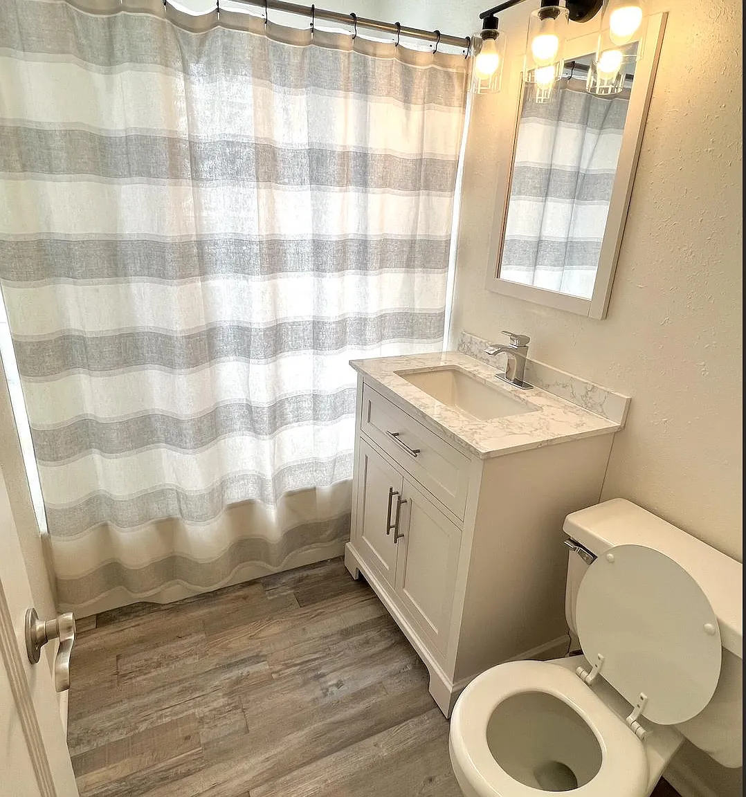 2 bed, 900 sqft, $2,349 — Photo 4