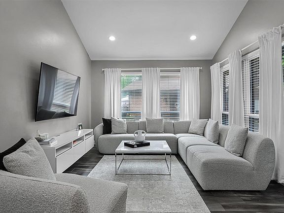 5th image of 4372 Tavistock Cir