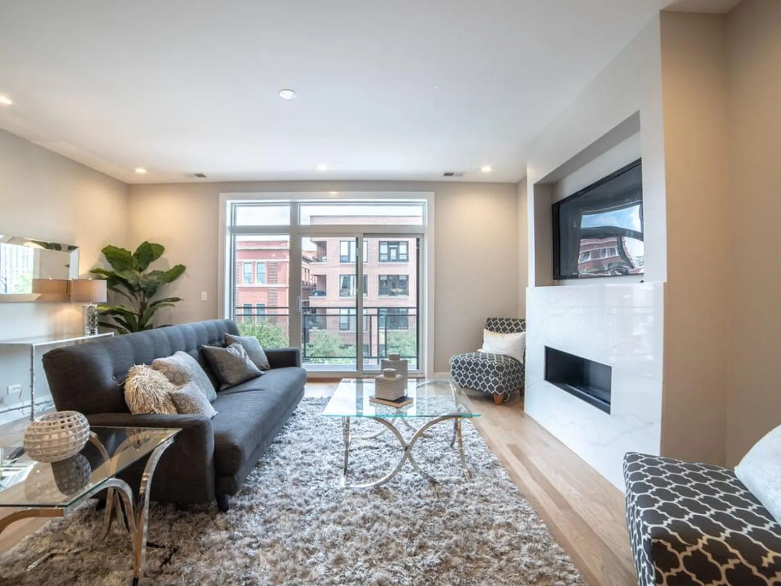 3 bed, 1300 sqft, $3,900 — Photo 3