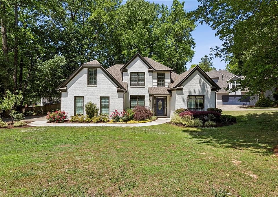 1st image of 934 Chesterfield Pl NW