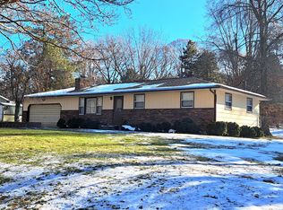 806 E 4th St, Lawton, MI 49065