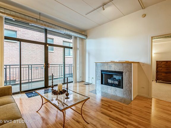 4th image of 3944 N Claremont Ave Unit 303