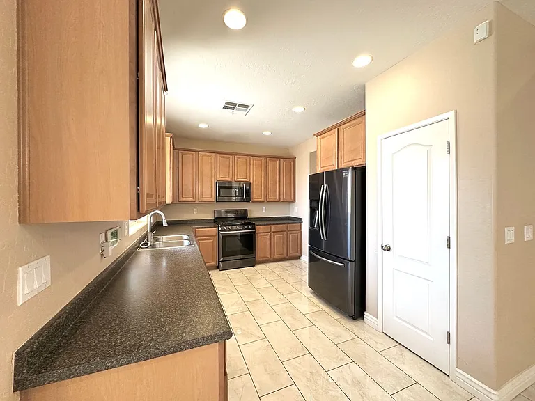 10596 La Campana St — Photo 5