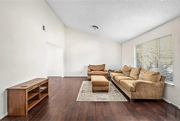 5215 Gladeside Dr — Photo 6