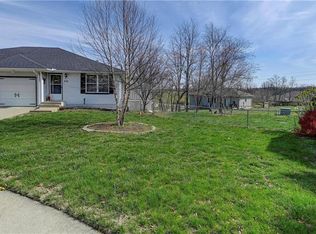 117 Basswood Ct, Smithville, MO 64089